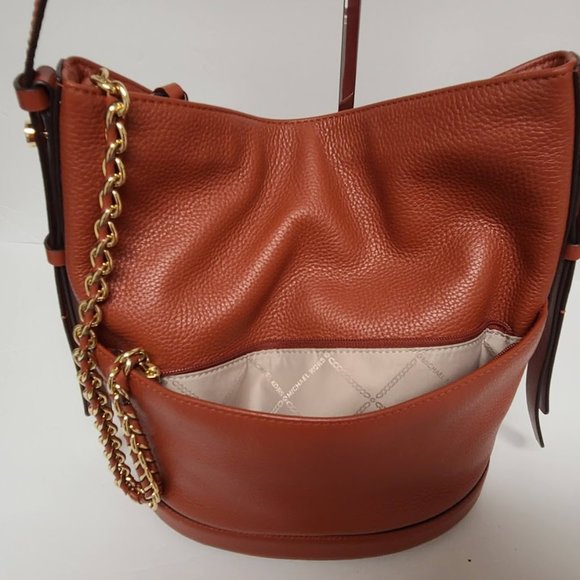 Michael Kors Reese Hobo. - Picture 3 of 7